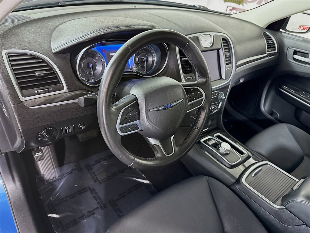 Used 2021 Chrysler 300 Touring w/ Sport Appearance Package image 17