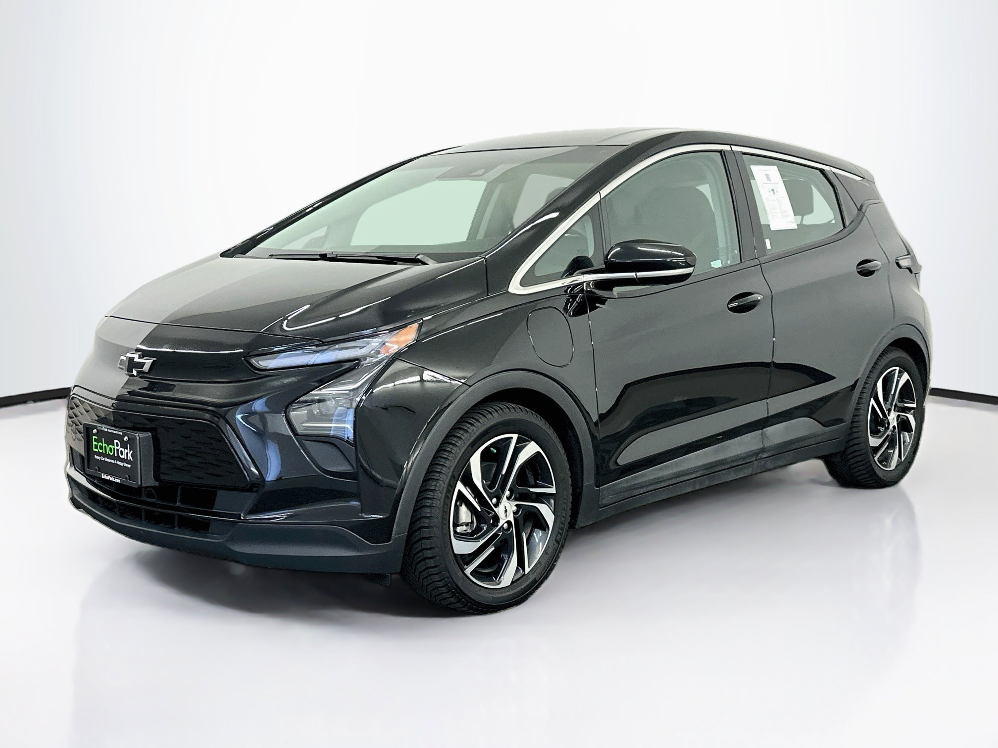 Used 2023 Chevrolet Bolt LT w/ Infotainment Package FWD image 3