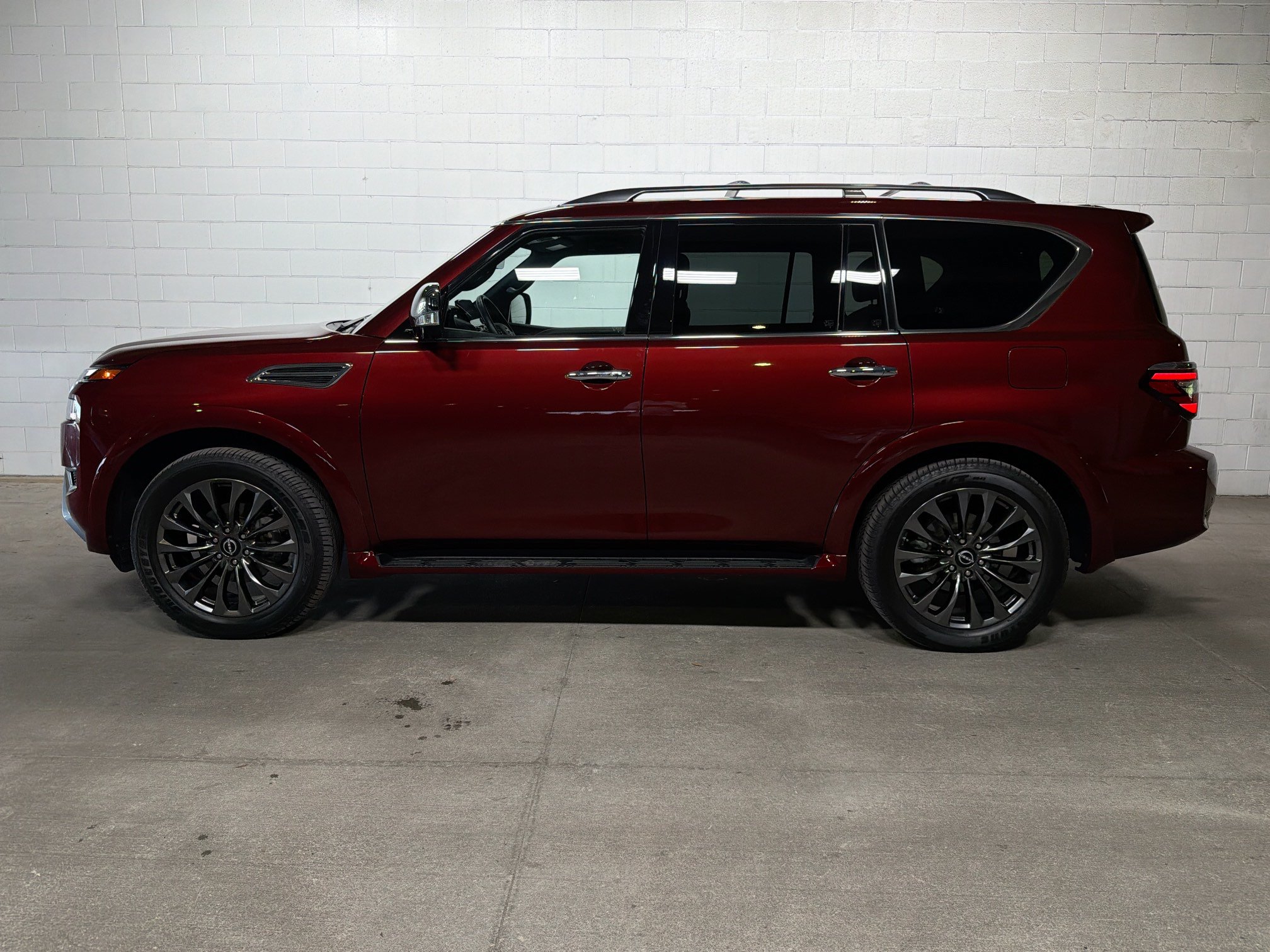 Used 2024 Nissan Armada Platinum w/ Captain's Chairs Package AWD/4WD image 2