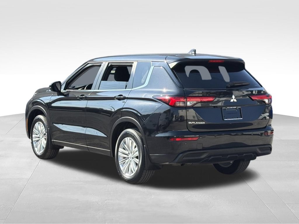 Used 2024 Mitsubishi Outlander ES AWD/4WD image 5
