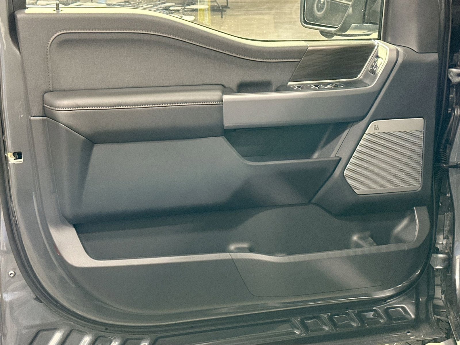 New 2025 Ford F150 Lariat w/ Equipment Group 501A Mid image 15