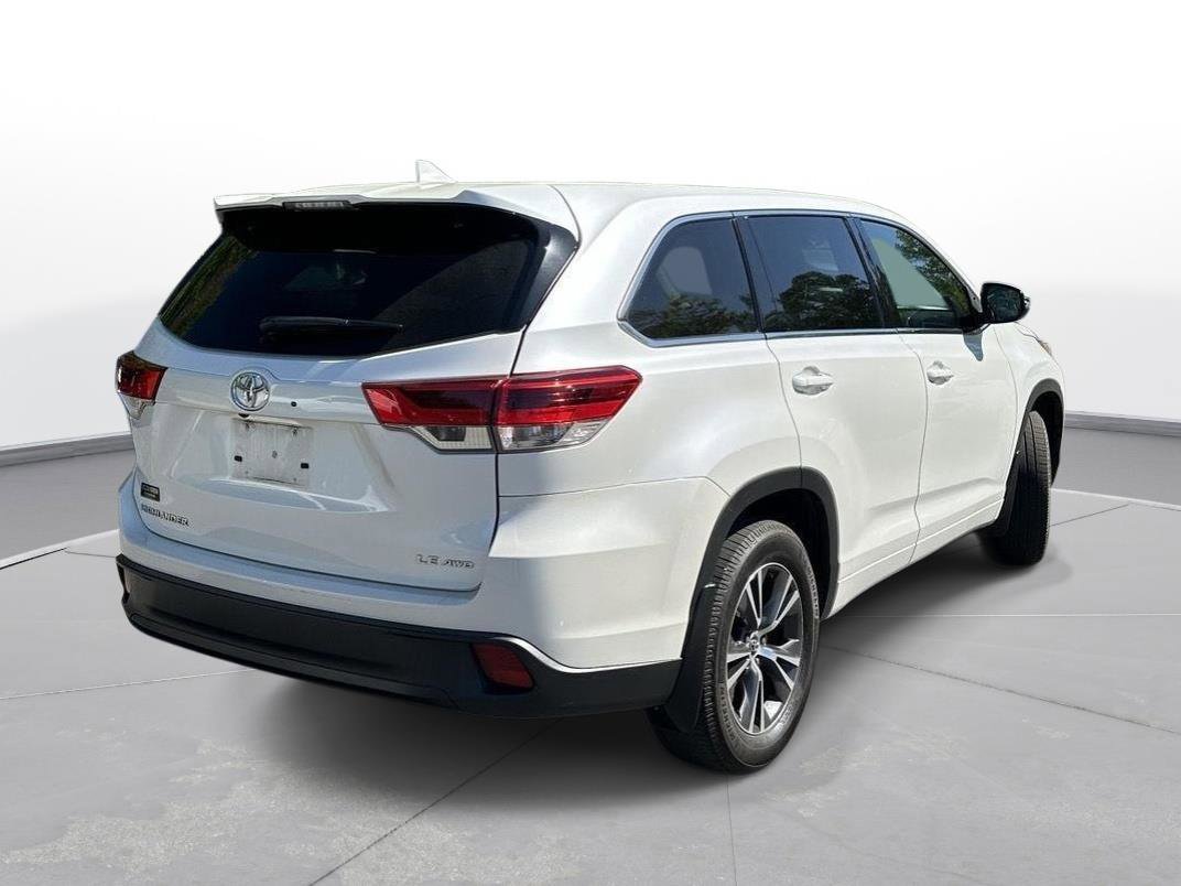 Used 2017 Toyota Highlander Plus AWD/4WD image 6