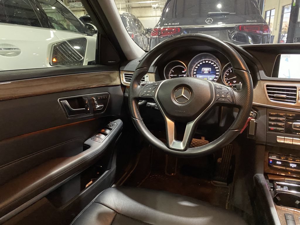 Used 2014 Mercedes-Benz E 350 Sedan image 3