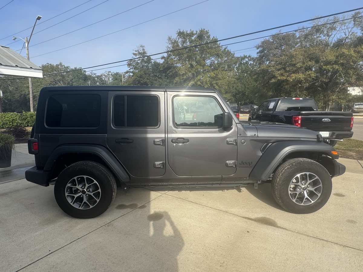 Used 2024 Jeep Wrangler Sport S AWD/4WD image 5