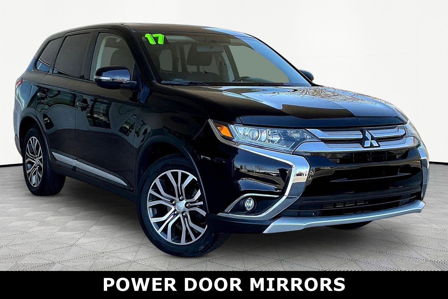 Used 2017 Mitsubishi Outlander SE AWD/4WD image 3