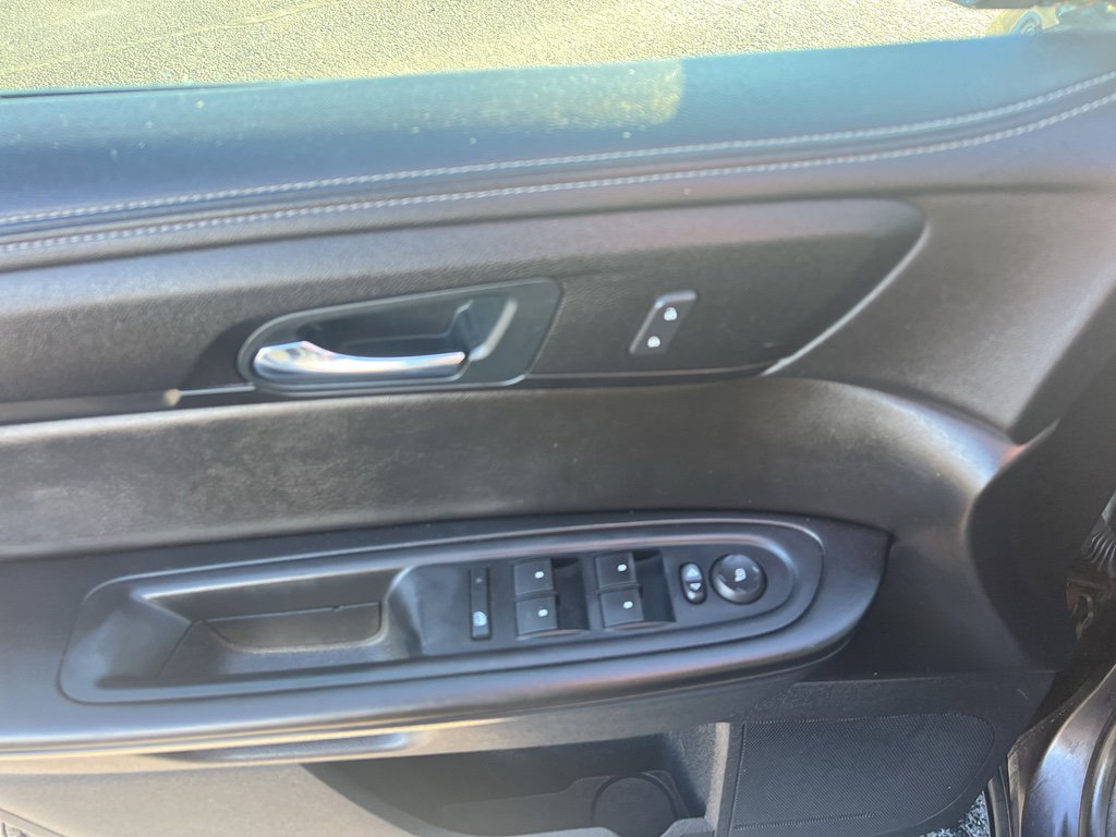 Used 2017 Chevrolet Traverse LT image 11