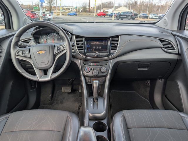 Used 2022 Chevrolet Trax LT w/ LT Convenience Package image 11