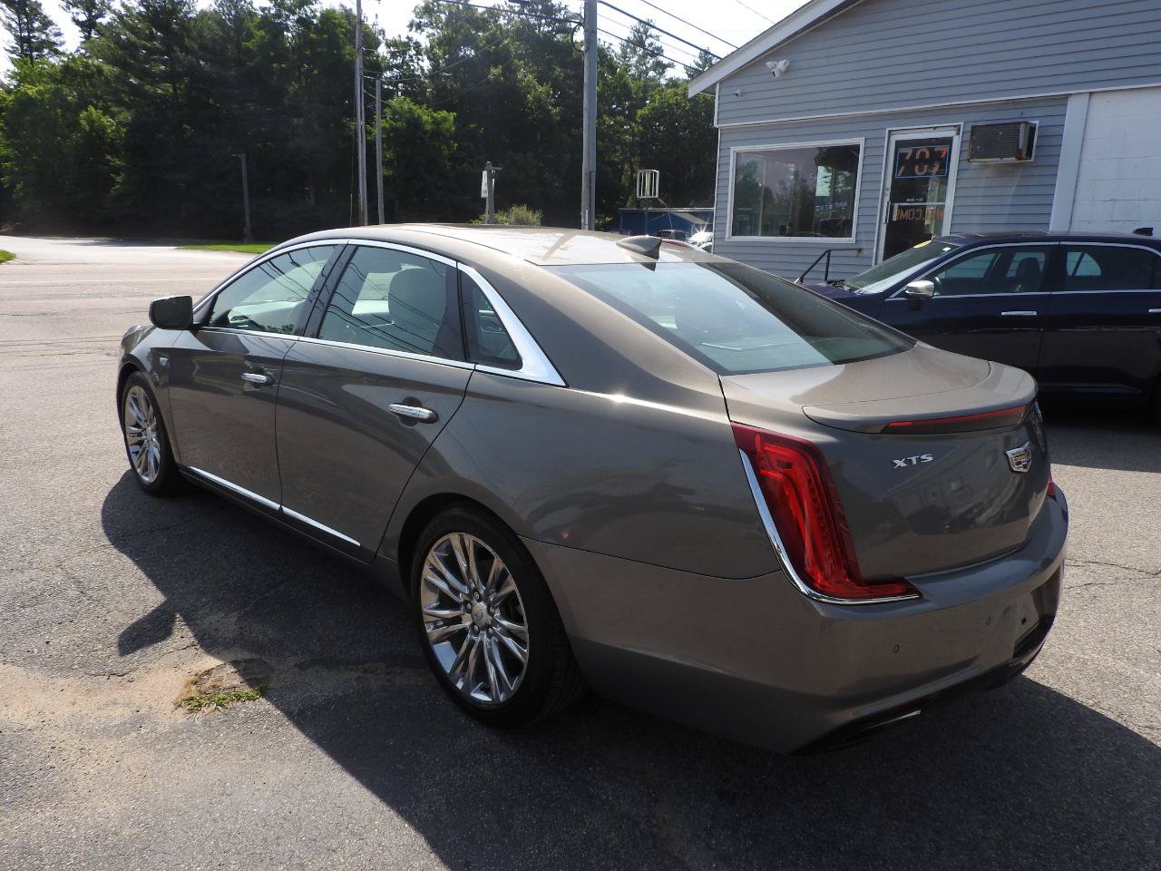 Used 2018 Cadillac XTS Luxury w/ Driver Awareness Package AWD/4WD image 4