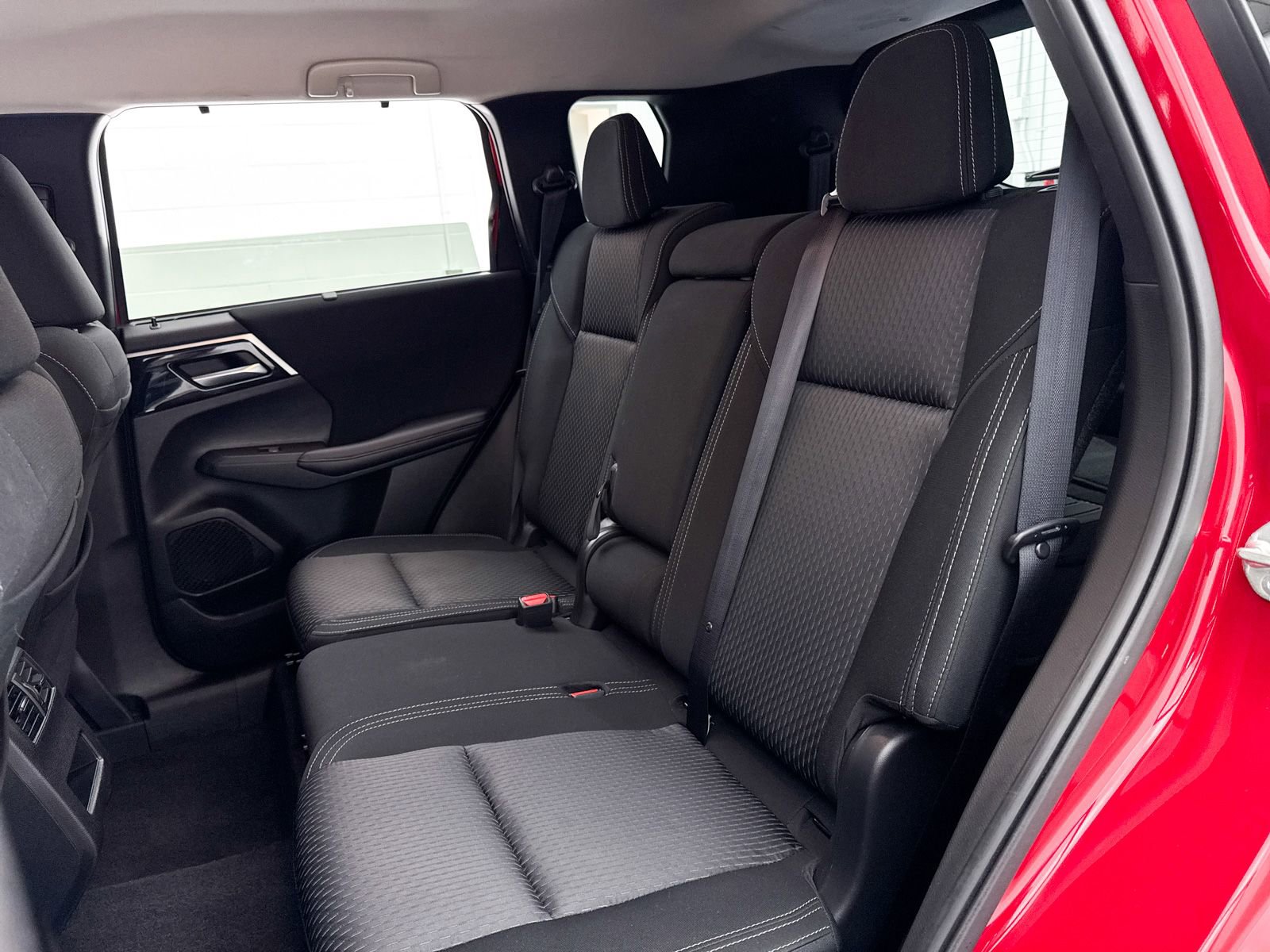 Used 2024 Mitsubishi Outlander ES FWD image 27