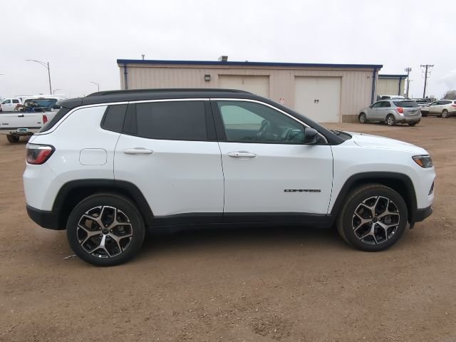 Used 2025 Jeep Compass Limited image 7
