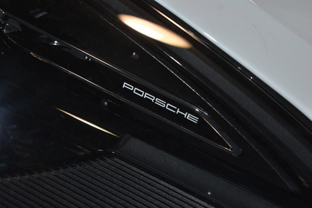 Certified 2025 Porsche Macan AWD/4WD image 28