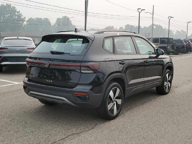 Used 2025 Volkswagen Taos S AWD/4WD image 3