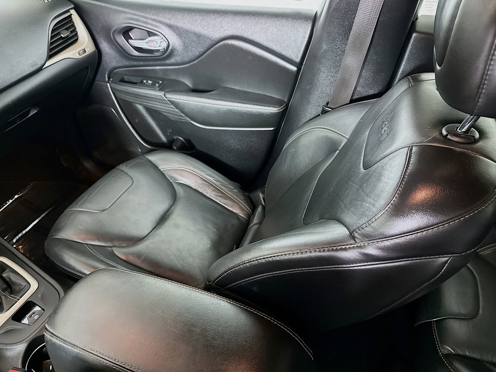 Used 2015 Jeep Cherokee Limited AWD/4WD image 23