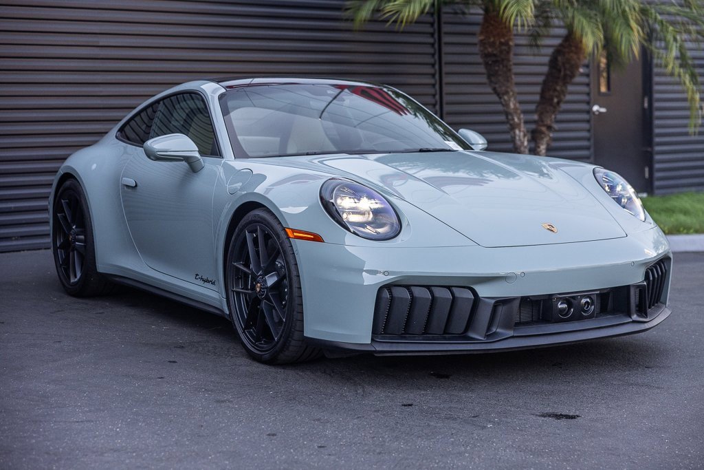 Certified 2025 Porsche 911 Carrera GTS image 6