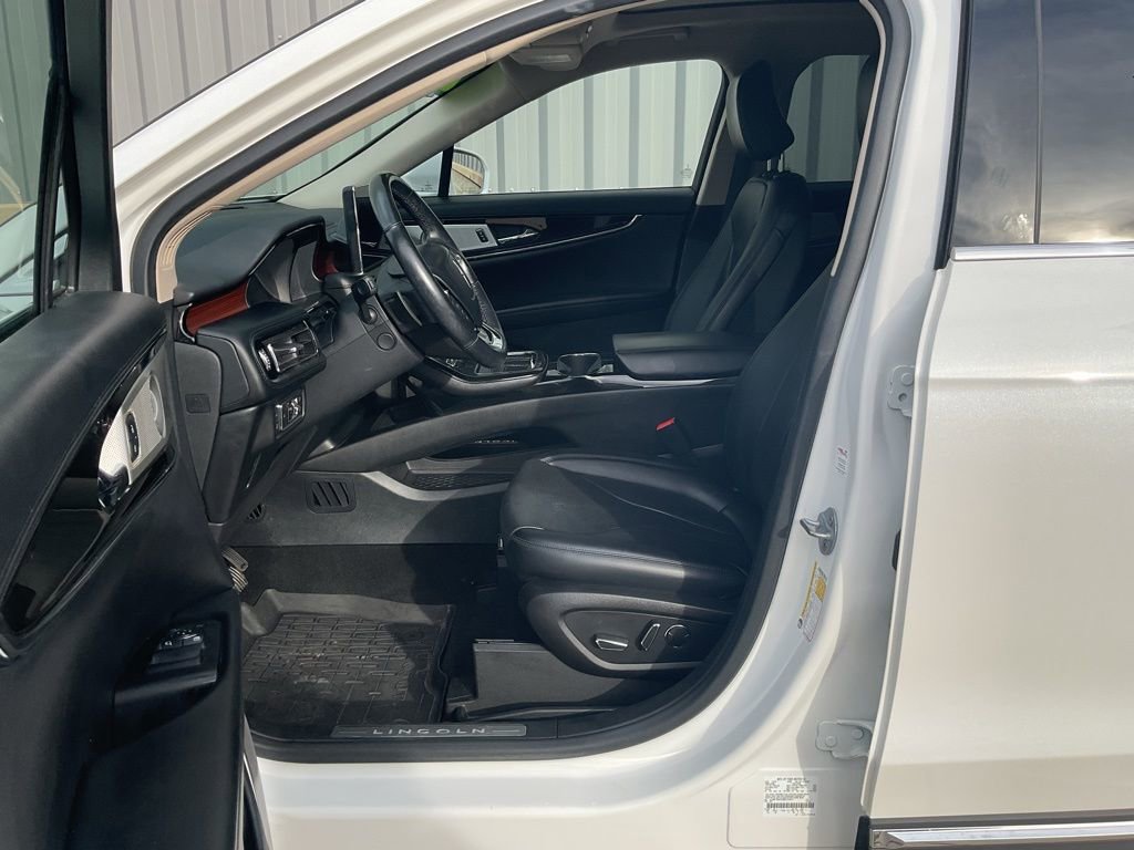 Used 2022 Lincoln Nautilus Reserve w/ Equipment Group 202A image 8