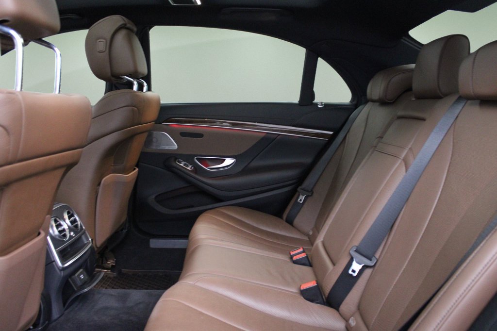 Used 2017 Mercedes-Benz S 550 Sedan image 26