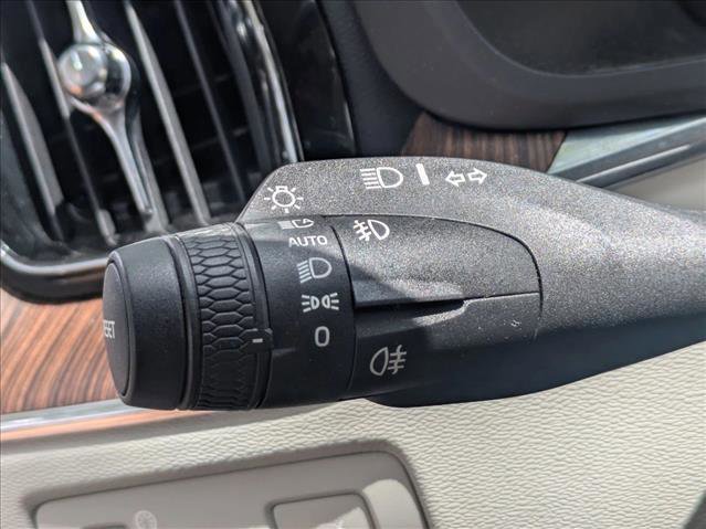 Used 2021 Volvo XC60 T5 Momentum w/ Premium Package FWD image 10