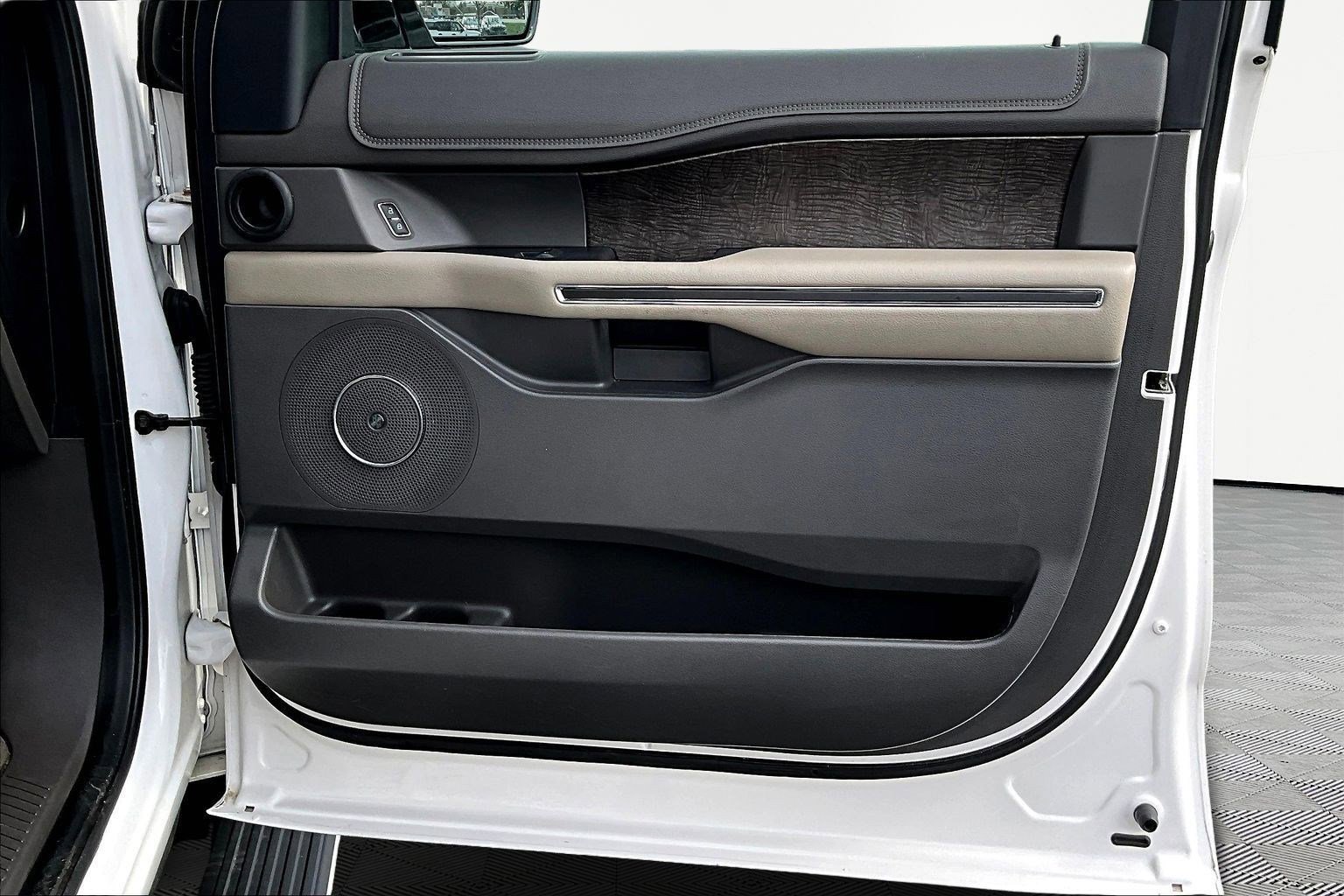 Used 2019 Ford Expedition Limited image 29