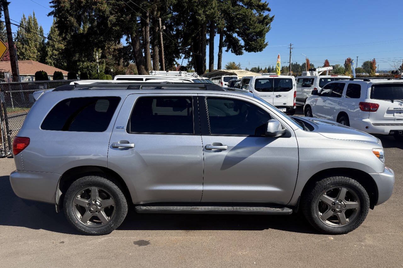 Used 2014 Toyota Sequoia SR5 w/ Sport Appearance Package AWD/4WD image 5