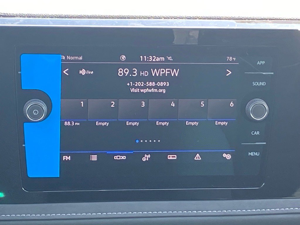 New 2025 Volkswagen Taos SE image 4