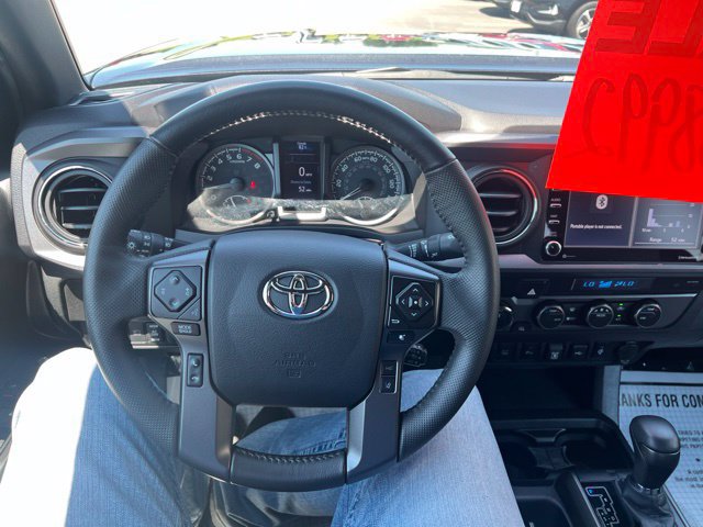 Used 2022 Toyota Tacoma TRD Off-Road w/ Technology Package AWD/4WD image 21