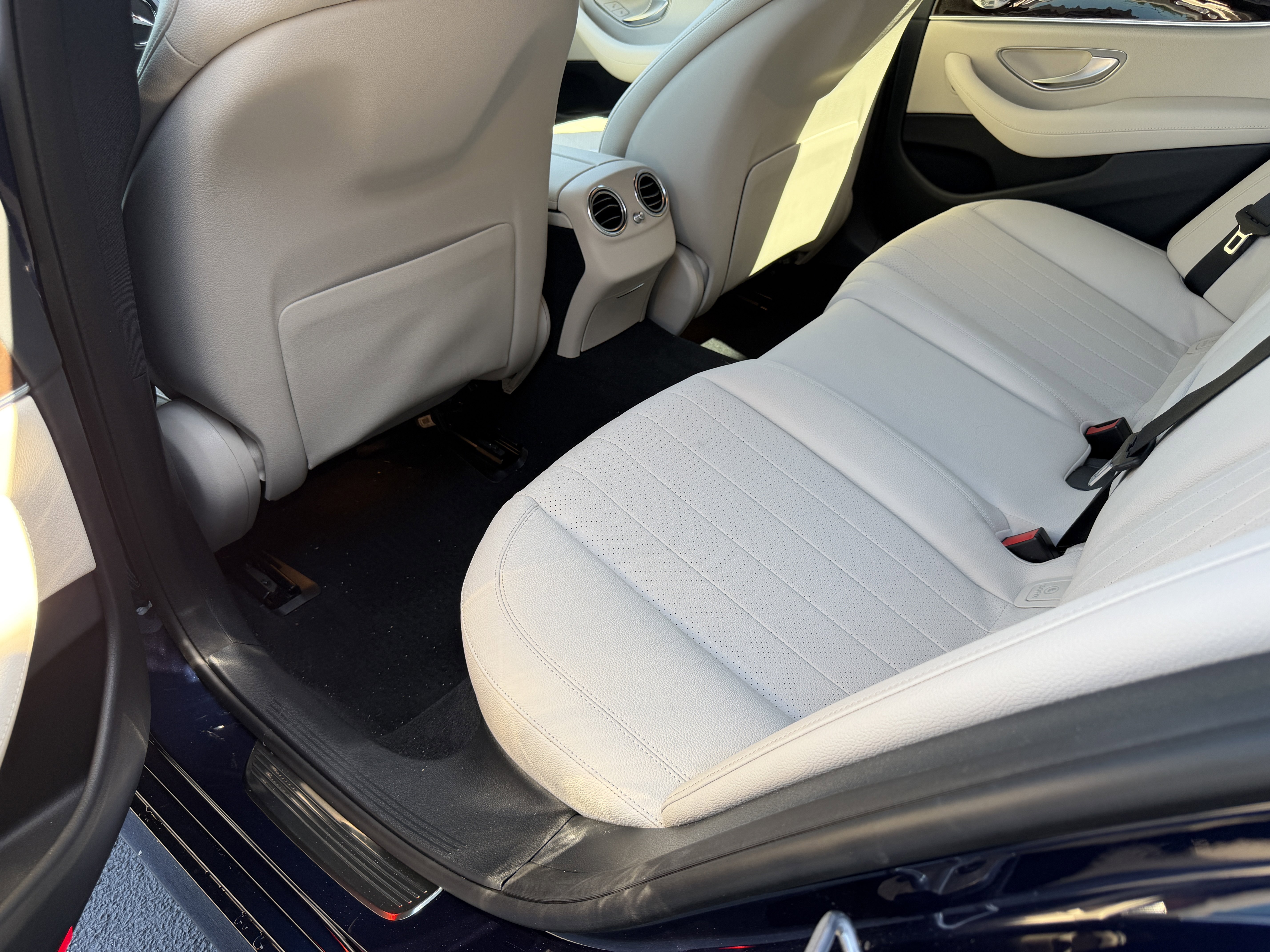 Used 2021 Mercedes-Benz E 350 Sedan image 18