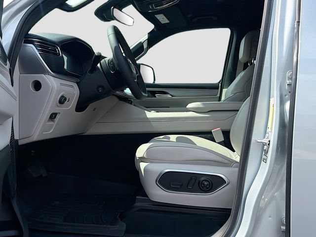 Used 2025 Jeep Wagoneer 4WD image 21