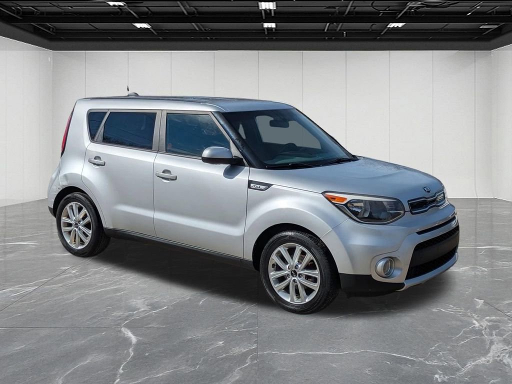 Used 2017 Kia Soul + image 7