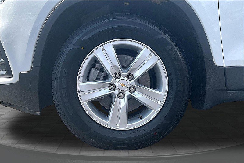 Used 2022 Chevrolet Trax LT w/ LT Convenience Package FWD image 9