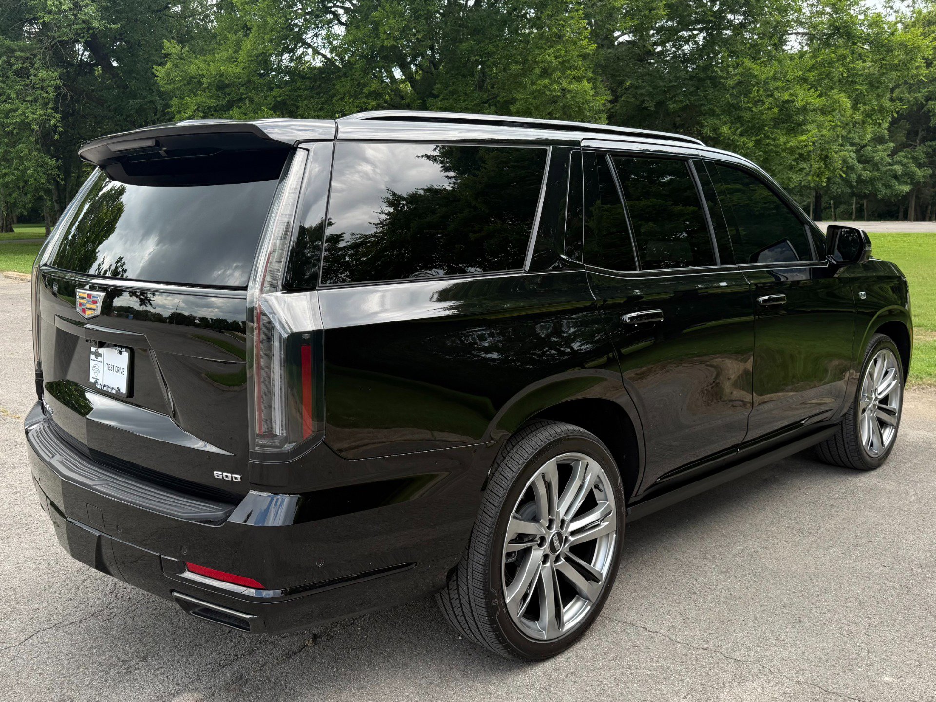 Used 2025 Cadillac Escalade Sport Platinum image 3