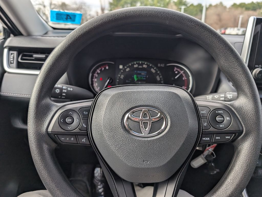 Used 2024 Toyota RAV4 LE image 23