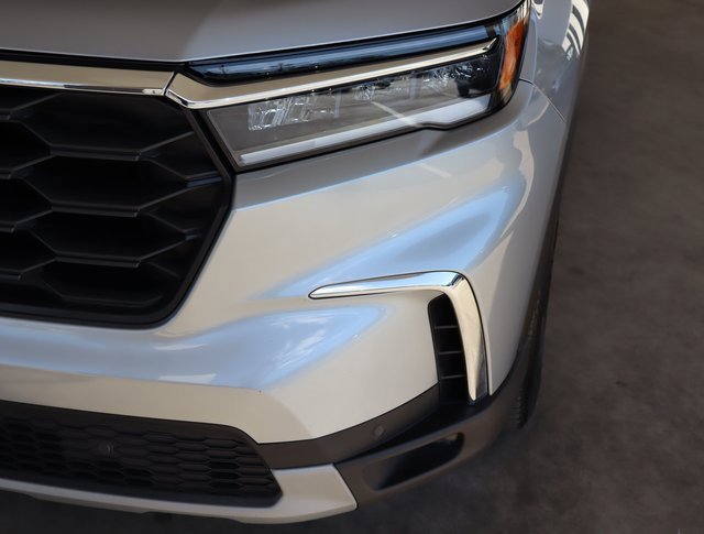 Used 2025 Honda Pilot EX-L image 10