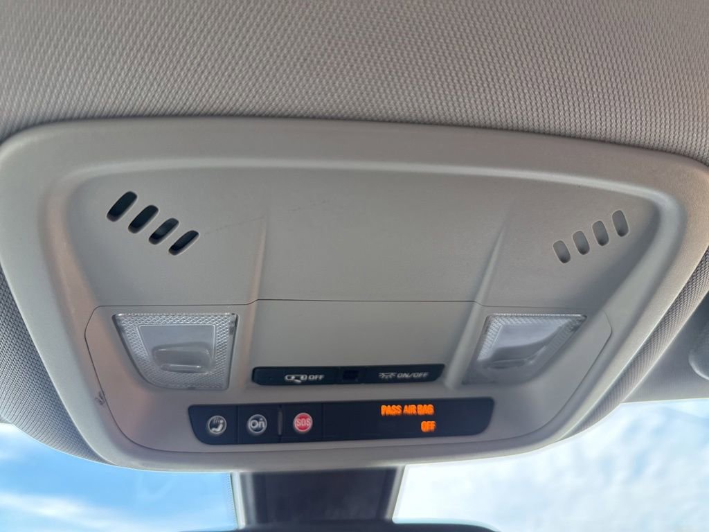 Used 2017 Chevrolet Malibu LT image 34