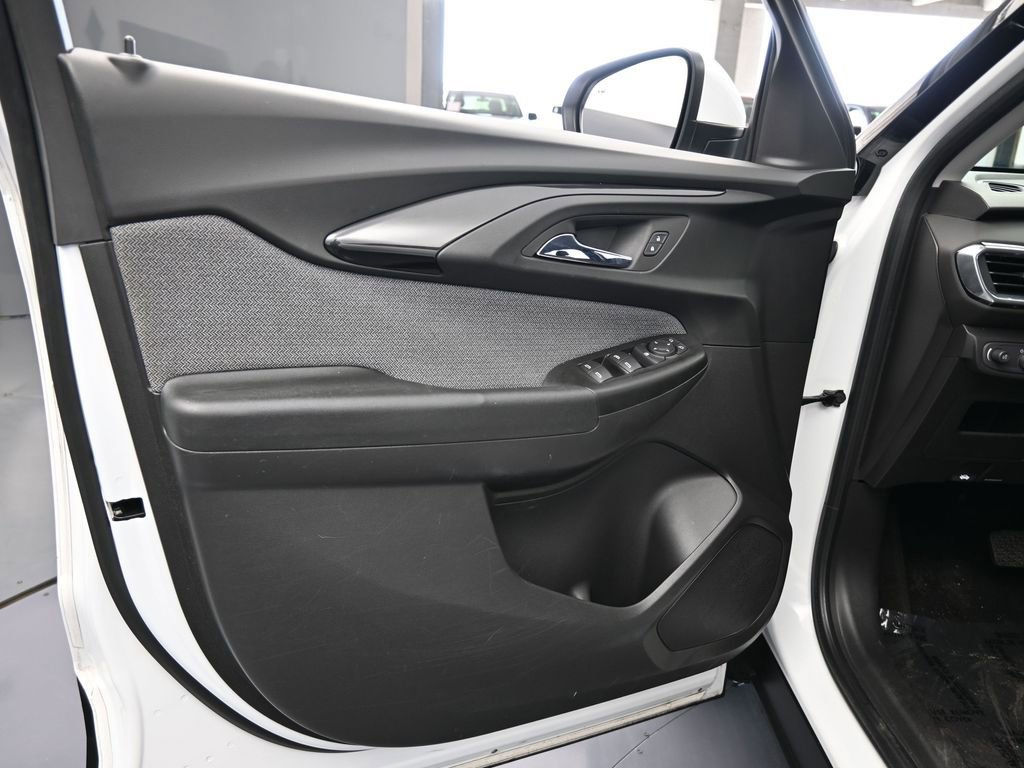 Used 2022 Chevrolet TrailBlazer LT w/ Driver Confidence Package image 15