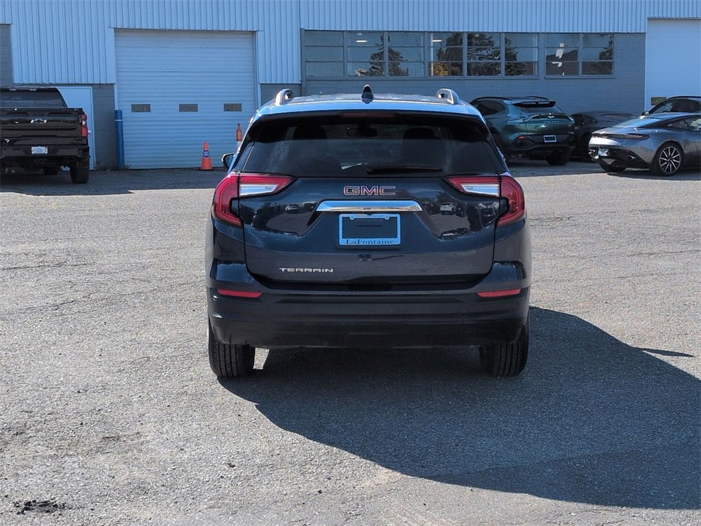 Used 2023 GMC Terrain SLE w/ Driver Convenience Package image 7