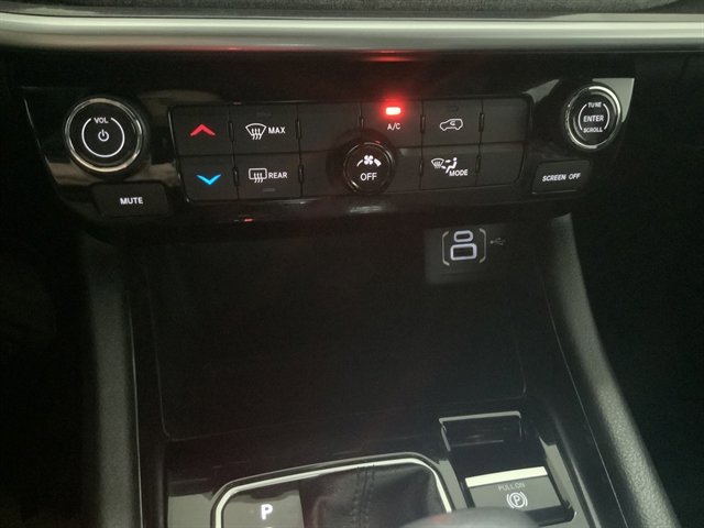 Used 2023 Jeep Compass Latitude image 33