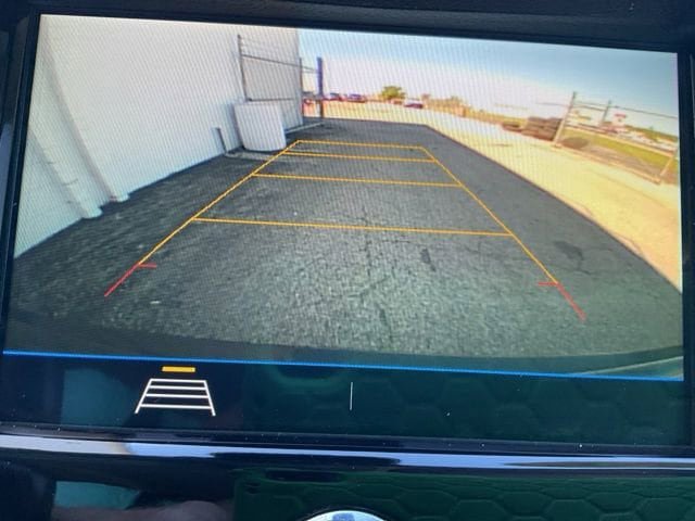 Used 2019 Chevrolet Trax LT w/ LT Convenience Package FWD image 3