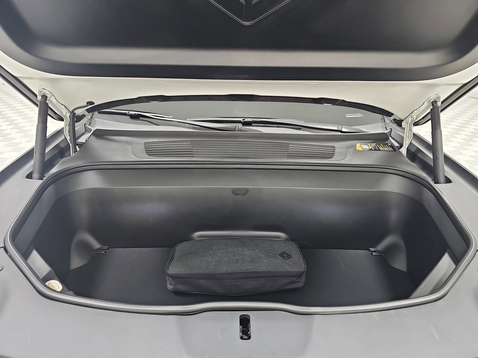 Used 2024 Rivian R1S Adventure AWD/4WD image 14