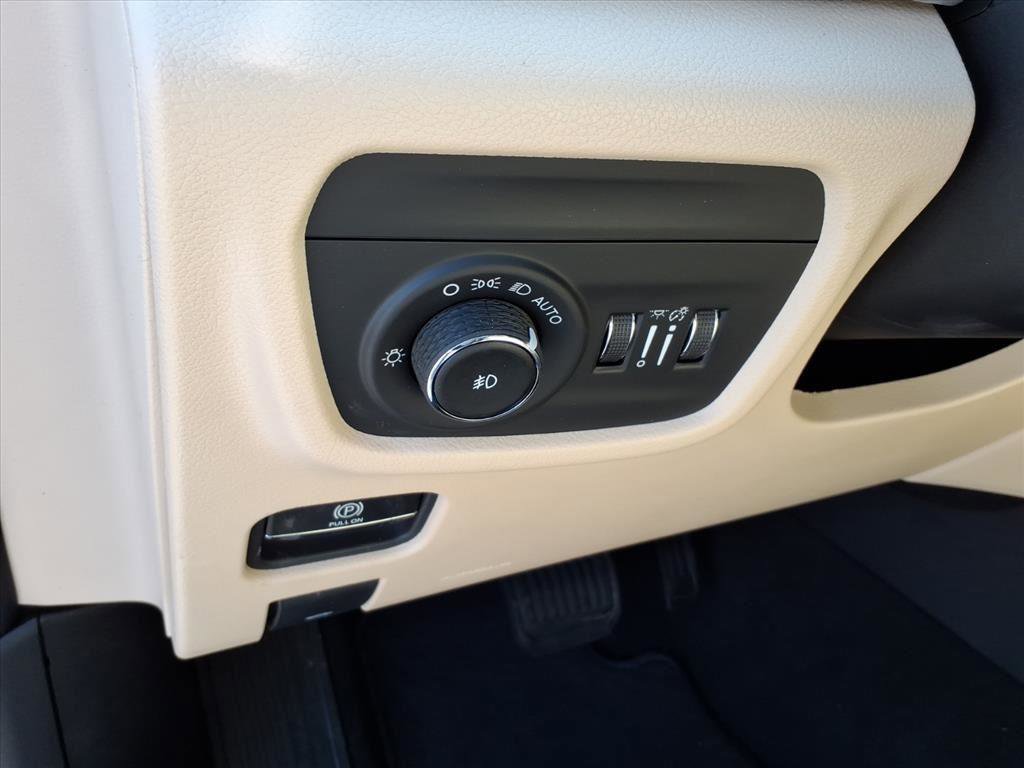 New 2026 Jeep Grand Cherokee Limited w/ Luxury Tech Group II image 10