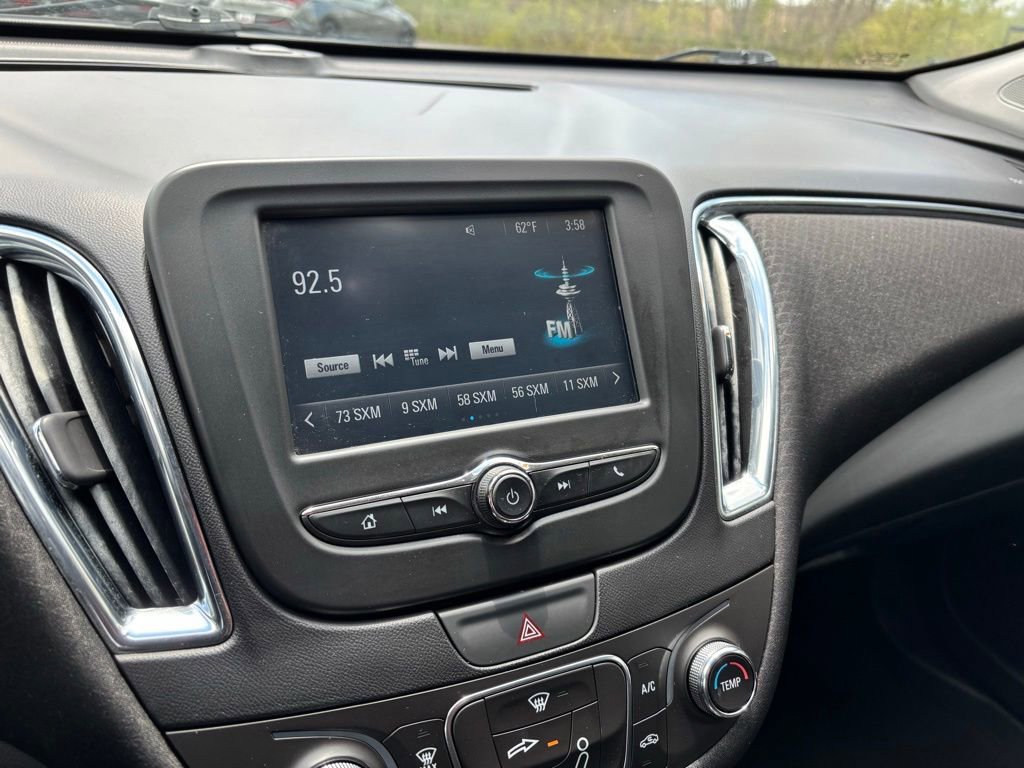 Used 2017 Chevrolet Malibu LT FWD image 17