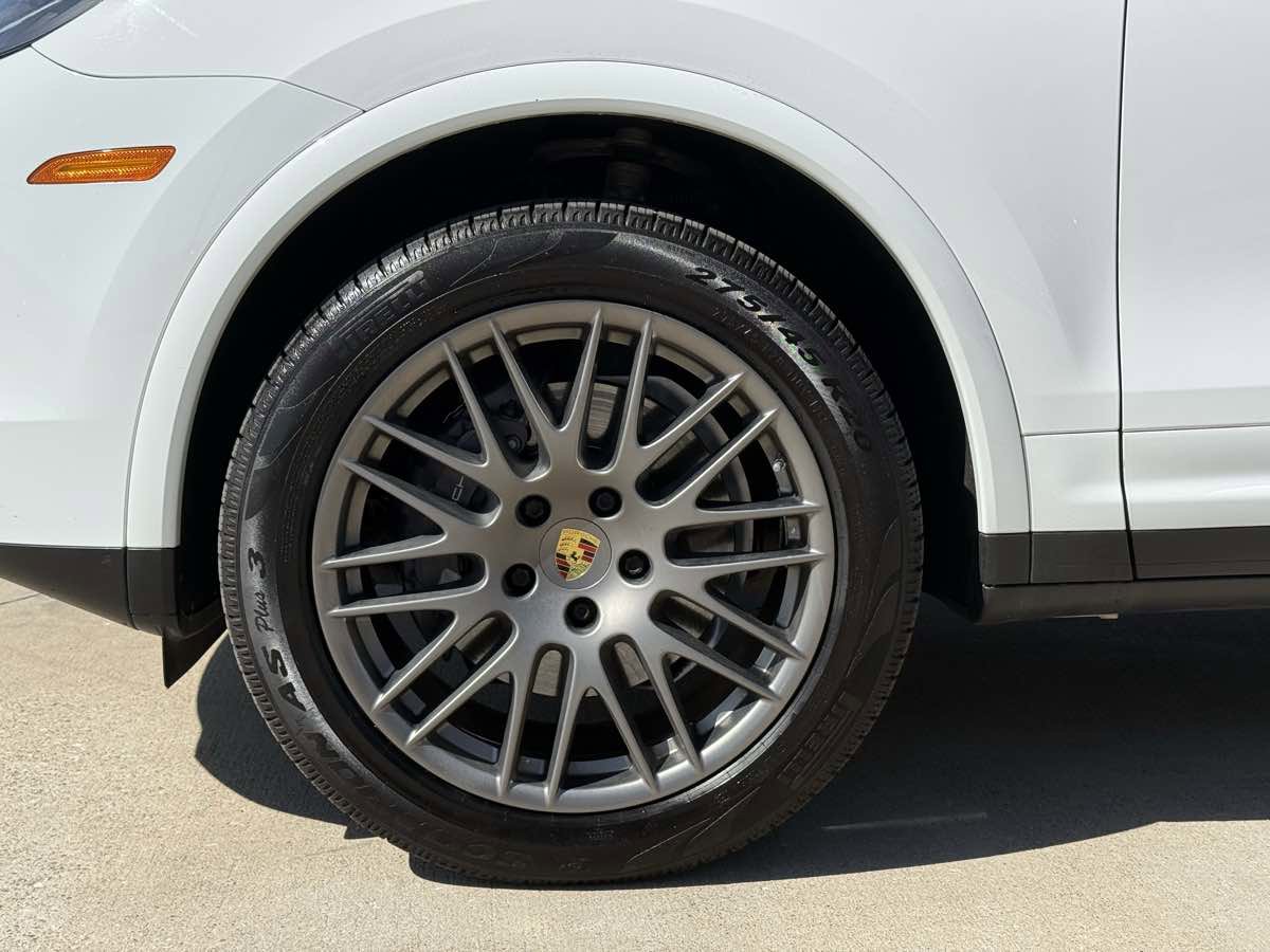 Used 2018 Porsche Cayenne Platinum Edition image 74