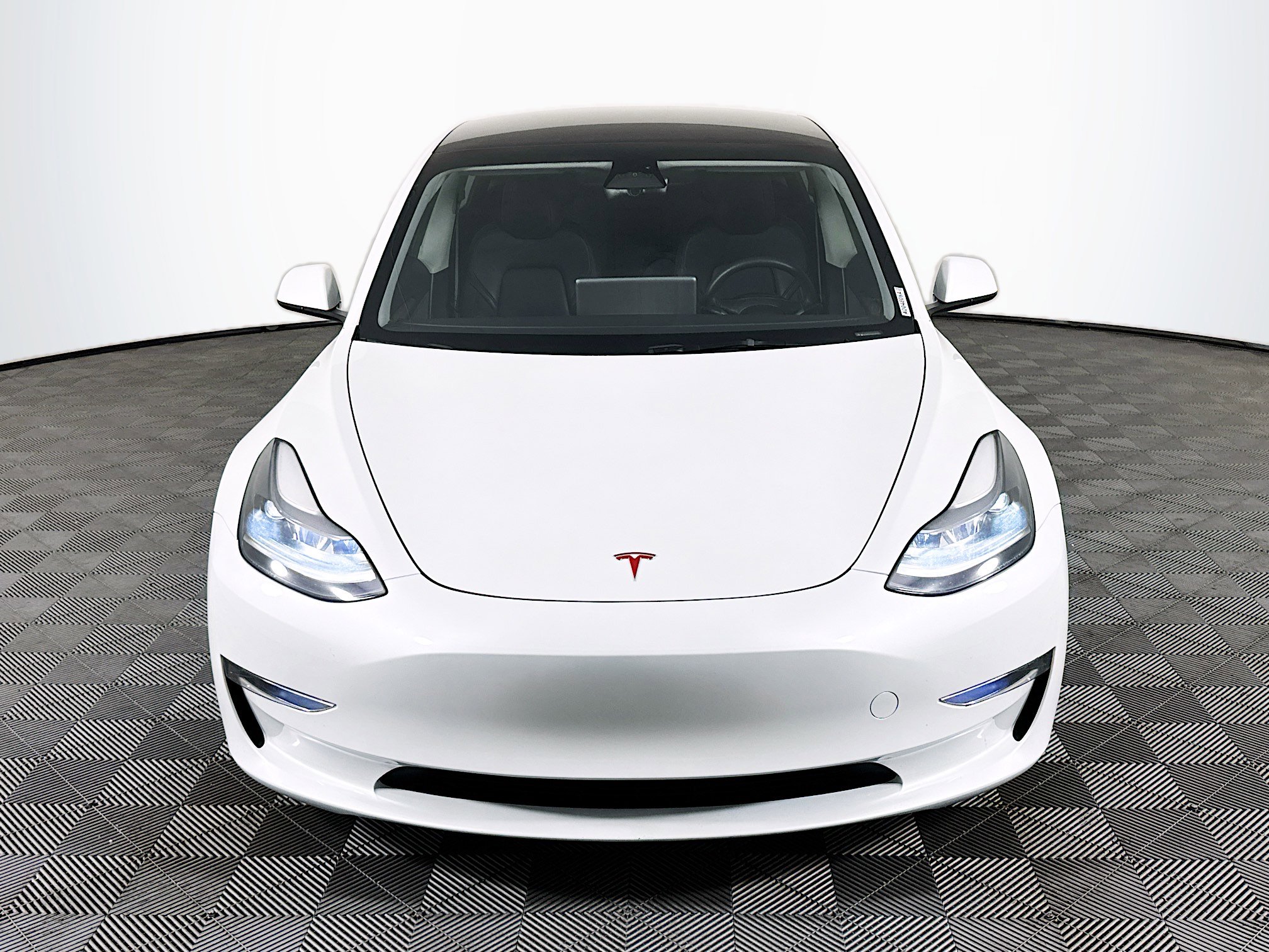 Used 2023 Tesla Model 3 Performance image 2