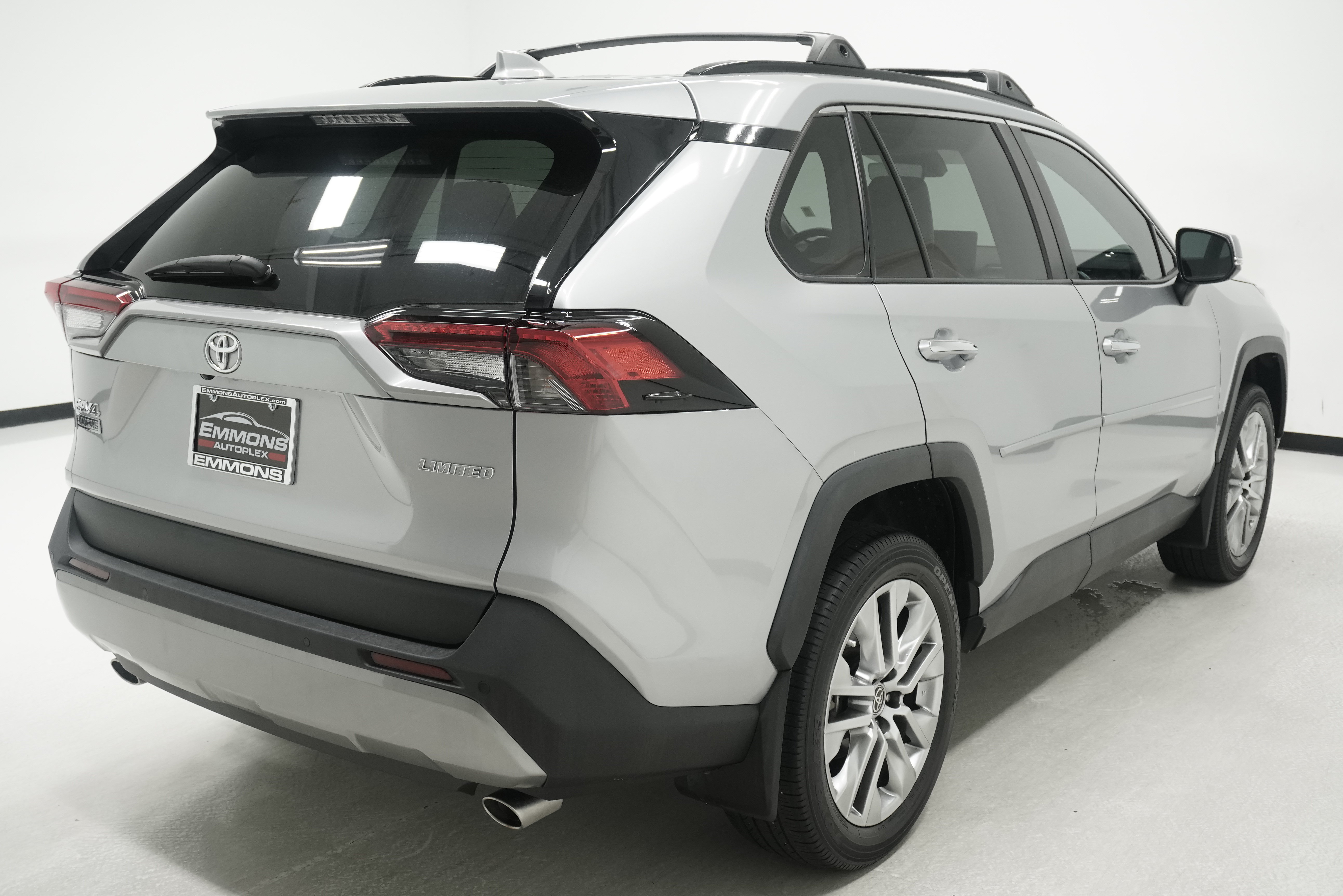 Used 2023 Toyota RAV4 Limited FWD image 4