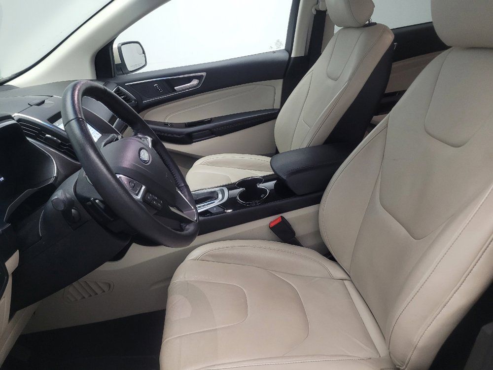 Used 2018 Ford Edge Titanium w/ Technology Package FWD image 17