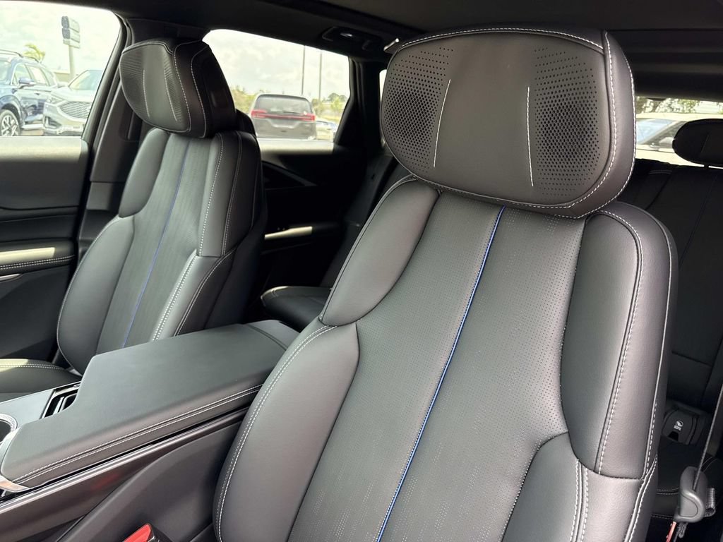 New 2026 Cadillac Lyriq Signature Luxury w/ LPO, Floor Liner Package RWD image 21