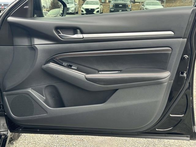 Used 2023 Nissan Altima 2.5 SR w/ SR Premium Package image 9