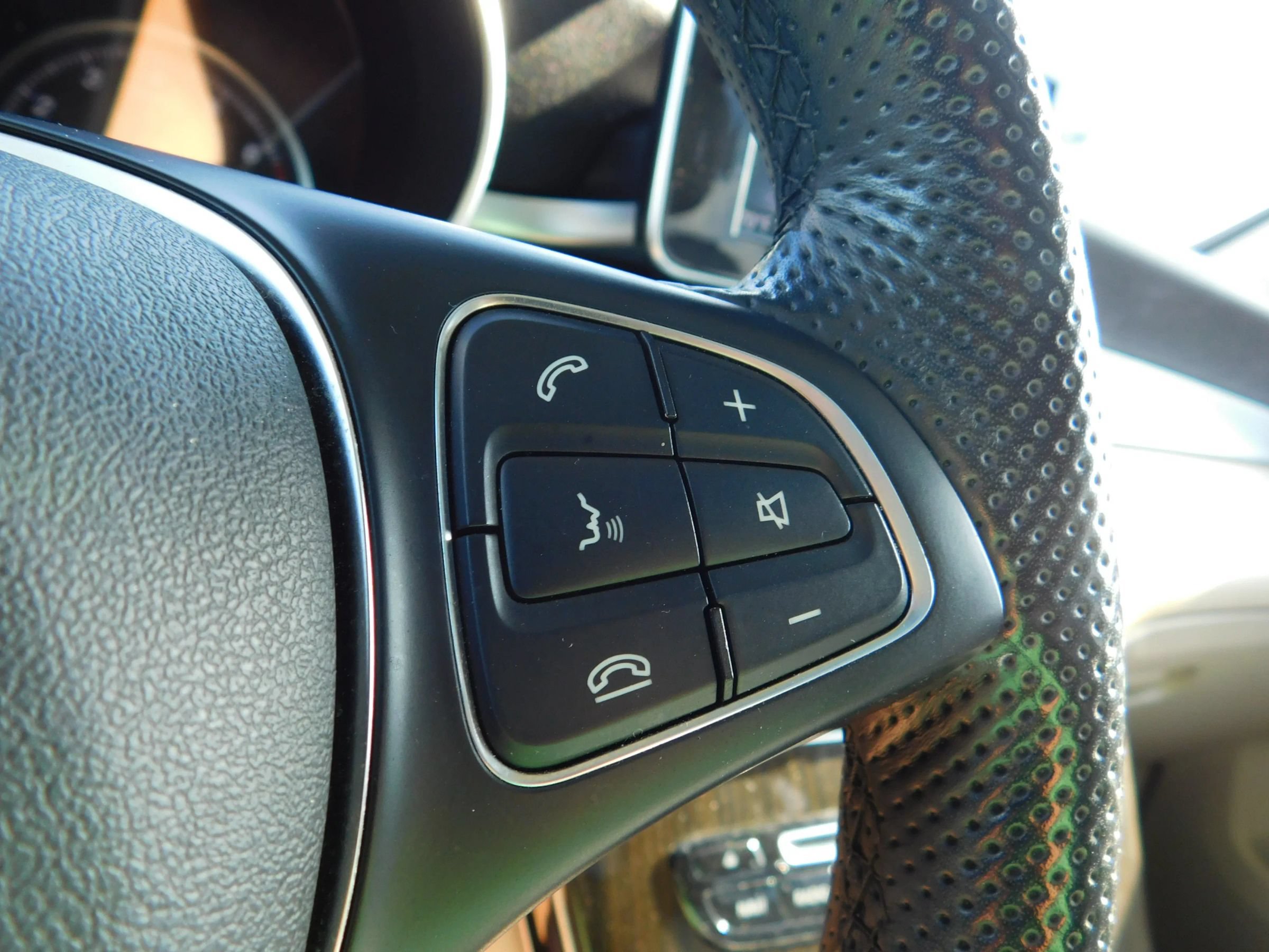 Used 2019 Mercedes-Benz GLC 300 4MATIC w/ Parking Assistance Package image 26