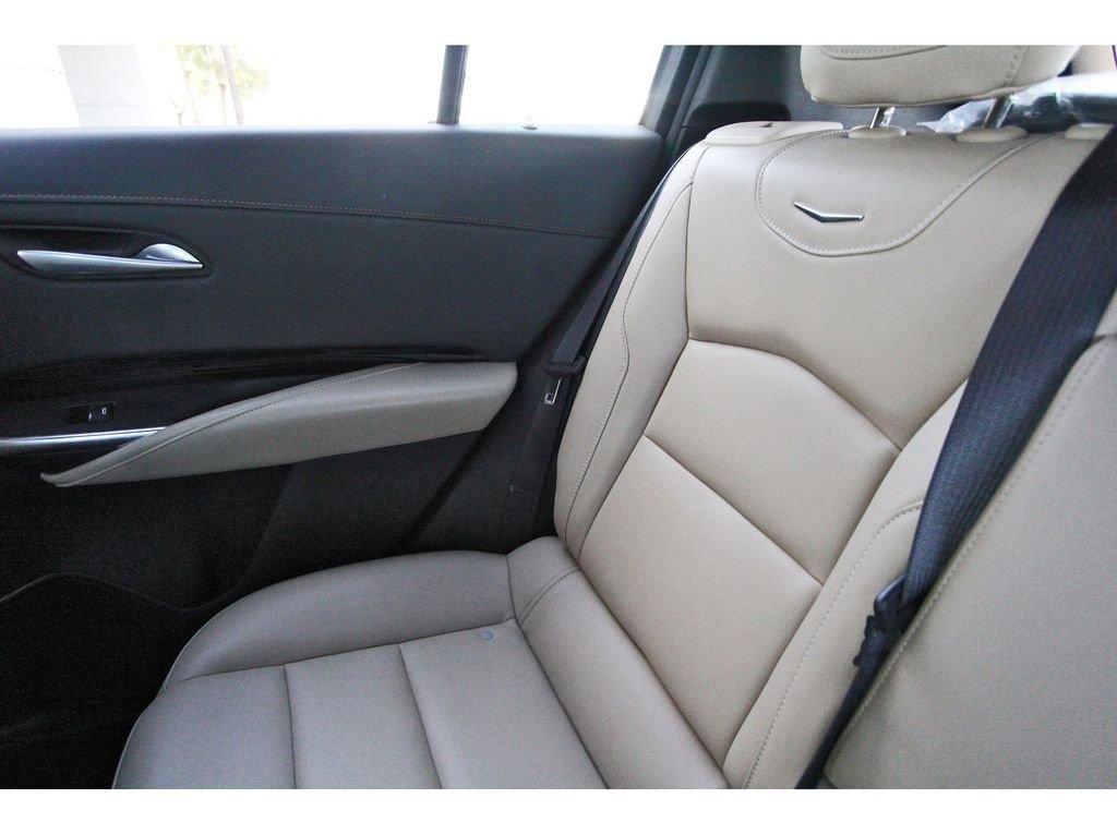 Used 2024 Cadillac XT4 Luxury w/ Cold Weather Package image 11