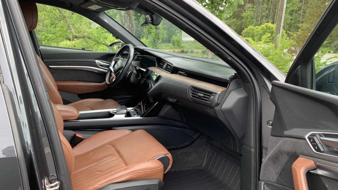 Used 2021 Audi e-tron Prestige w/ Prestige Package AWD/4WD image 16
