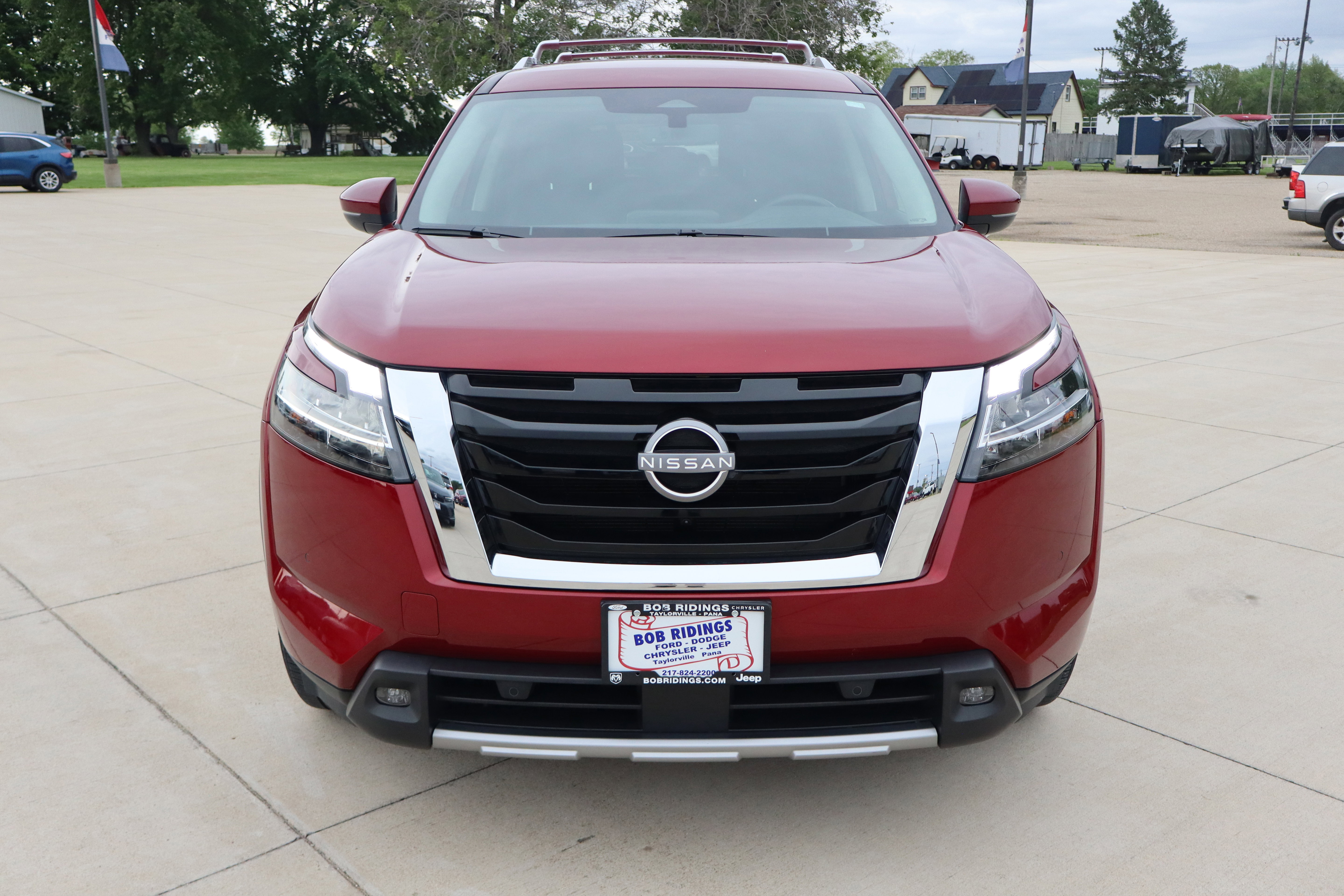 Used 2023 Nissan Pathfinder SL AWD/4WD image 3
